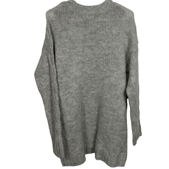 American Eagle Grey Oversized Knit Crewneck Sweater - Picture 2 of 3